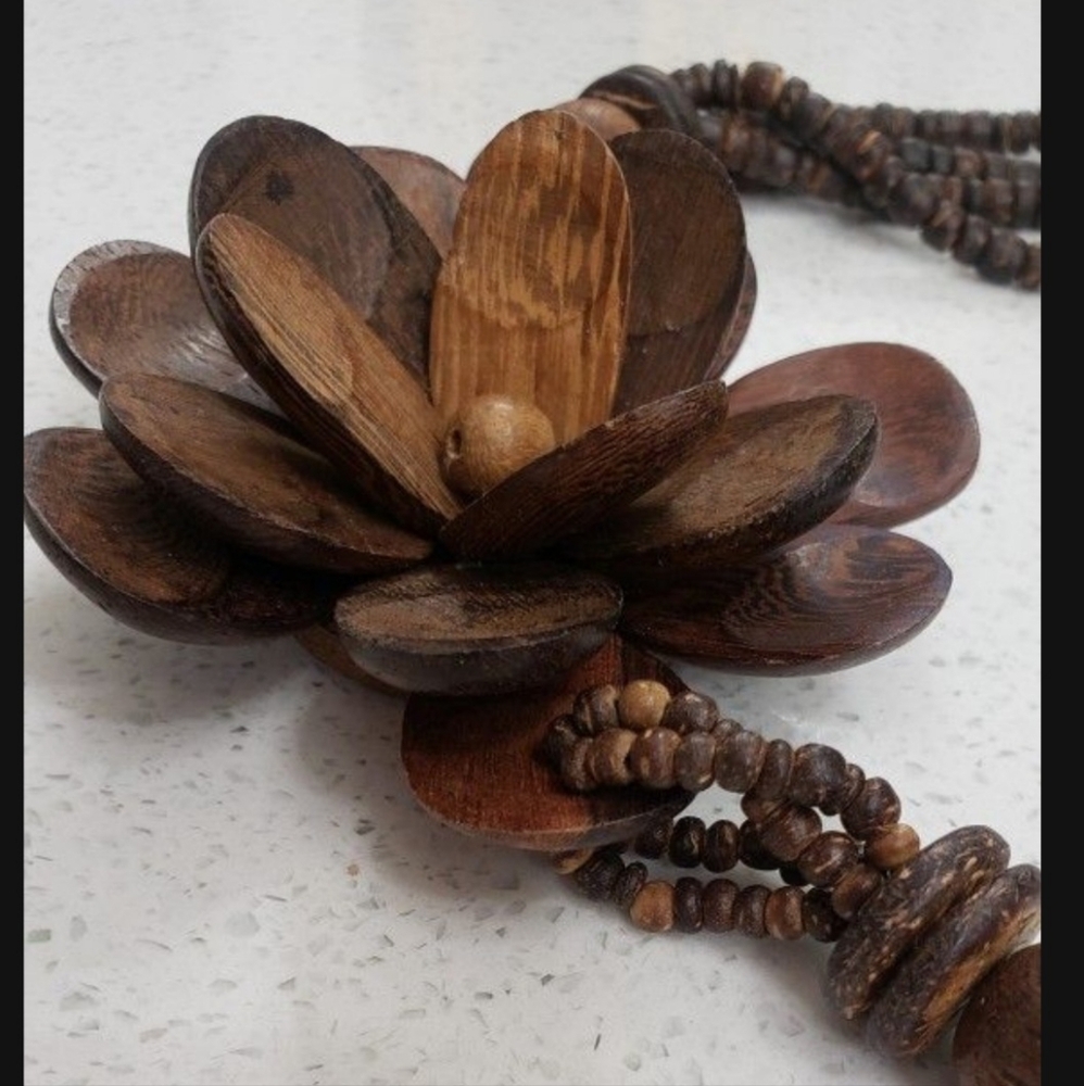 Wood rose beaded necklace Handmade - Picture 4 of 5